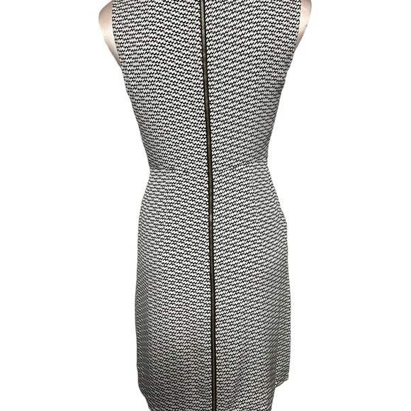 Diane Von Furstenberg silk dress size 4.Black and white.Zips from top and bottom - Picture 4 of 13